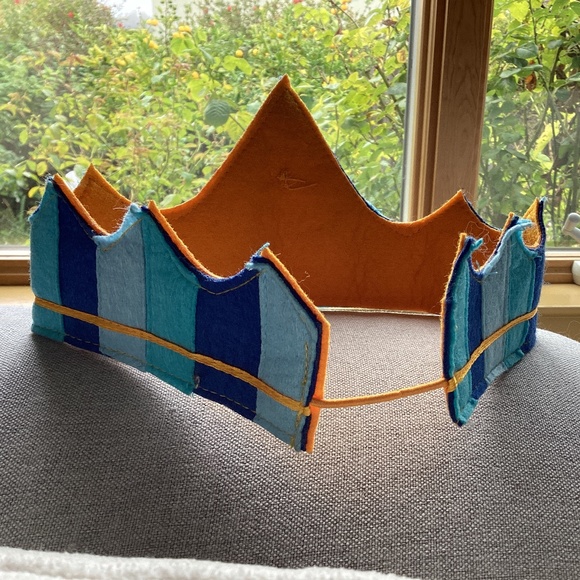 Felted crown - Picture 2 of 3